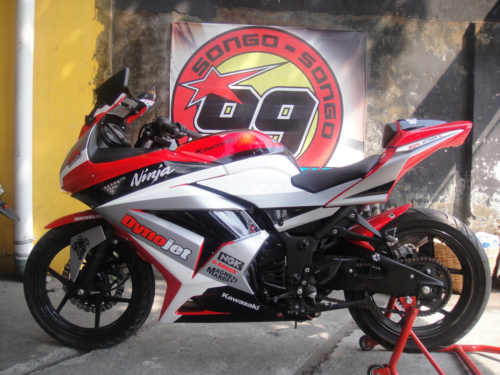  Buat  Striping atau Stiker  Motor  Mobil Helm Dll Jual 