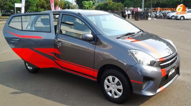  Modifikasi  mobil  ayla  daihatsu  m sporty merah putih  