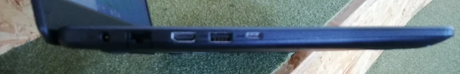 Sisi kiri ASUS VivoBook X505Z