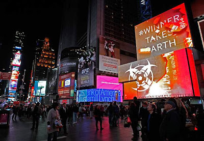 Symbol Misterius Muncul Di Time Square