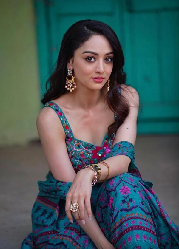 Sandeepa Dhar hot saree Bisaat actress