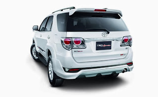 Toyota Fortuner VNT Belakang