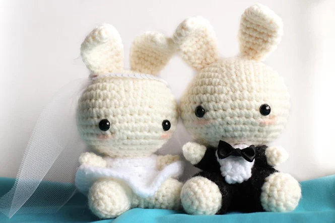 amigurumi wedding bunnies