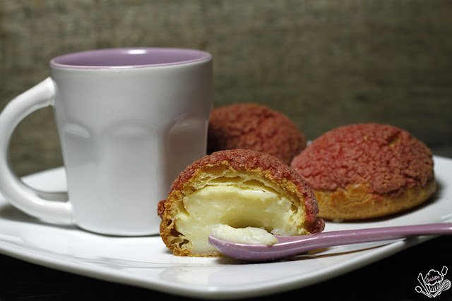 http://danslacuisinedecharlottine.blogspot.fr/2015/08/choux-craquelin-rose-et-creme-patissiere.html