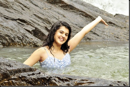 Tapsee in Vandhan Vendran First Look Photos11