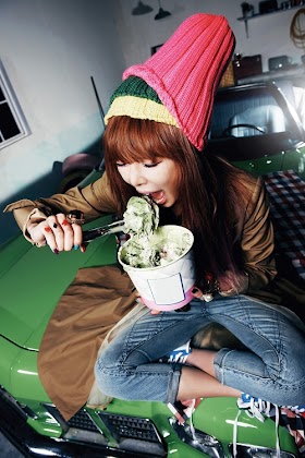 Hyuna shares unreleased BTS photos from 'Ice Cream'