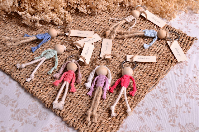 Llaveros Monigote macrame personalizados detalles de bautizo de niña o niño