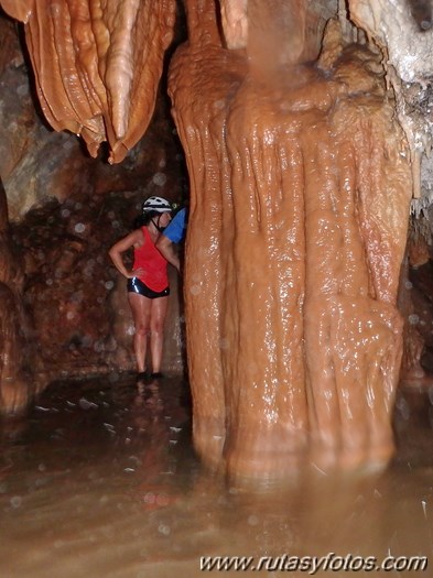 Cueva de la Excéntricas