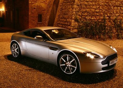 O novo Aston Martin V8 Vantage Sportshift