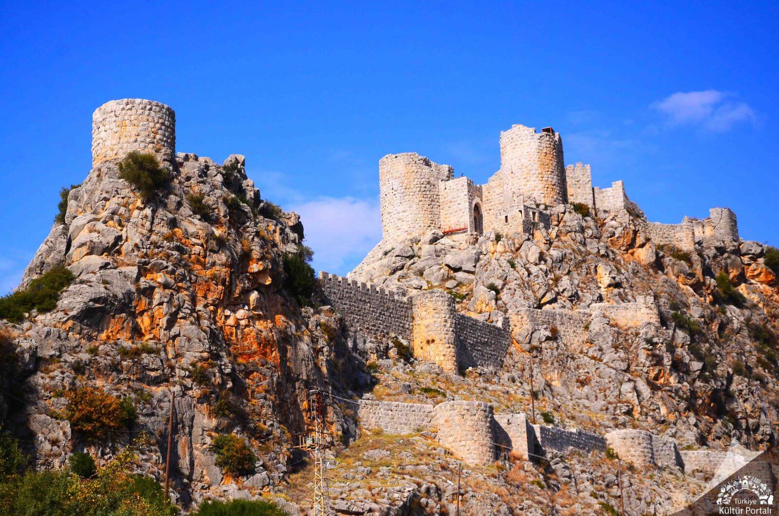 Adana Kalesi (Yılanlı Kale)