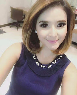 Foto terbaru host berita cantik Nawayogi Kusuma