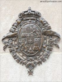 Escudo de España en la Fachada del Hotel Mayflower en Washington D.C. 