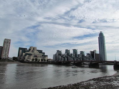 London, Vauxhall bridge, Thames, MI6 headquarters, walk, Tate Britain, Millbank, visit, tourist, UK