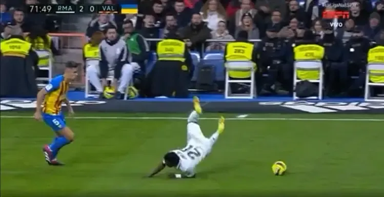 Gabriel apologizes after brutal tackle on Vinicius, La Liga confirms suspension