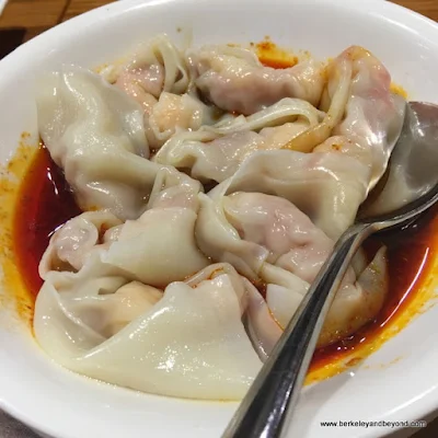 won tons at Din Tai Fung dim sum parlor in Taipei, Taiwan