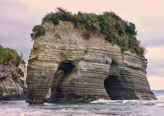 Ketika Batu-Batu Alam Itu Mengukir Gajah