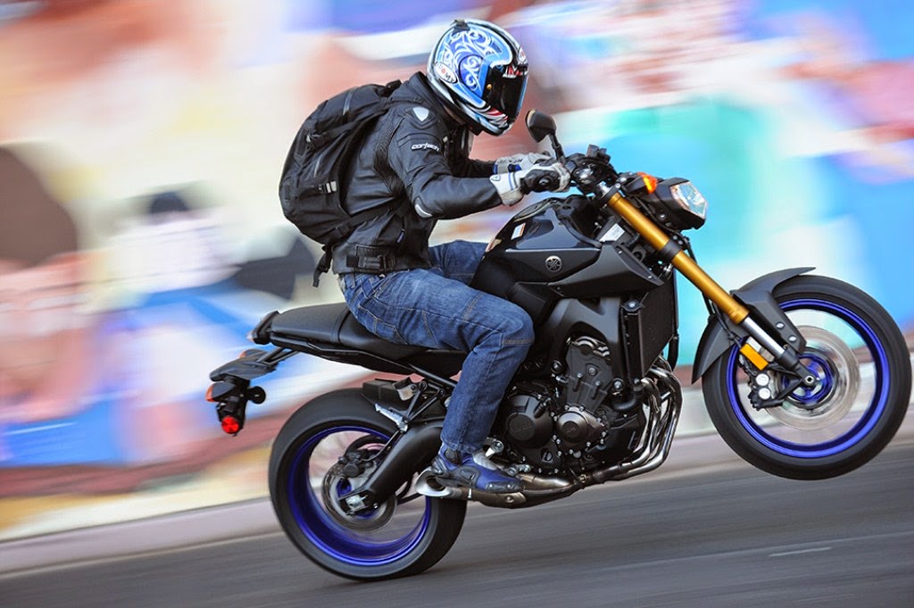 2014 Yamaha FZ-09 Pictures, Images, Gallery, Photos and Wallpapers