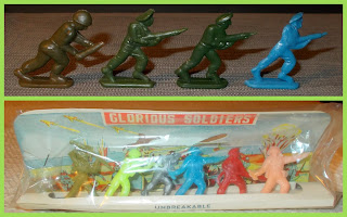 35mm Figurines; 40mm Figures; Artillery Crew; Christmas Crackers; Crescent; Crescent Khaki Infantry; Flat Figures; Gum Ball Capsule Toys; Harvey Series; Hong Kong; Hong Kong Novelty; Hong Kong Piracy; Khaki Infantry; Lone Star; Lone Star Khaki Infantry; Lone Star Paratroops; Lucky Bags; Plastic Copies; Small Scale World; smallscaleworld.blogspot.com; Vintage Plastic Figures; Vintage Toy Soldiers; Wundertüten;