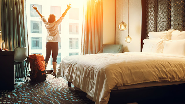 4 Tips To Make Any Hotel Room Feel Like Home