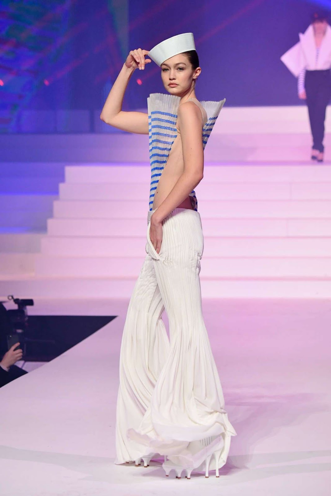 Gigi Hadid – Paris Fashion Week Runway