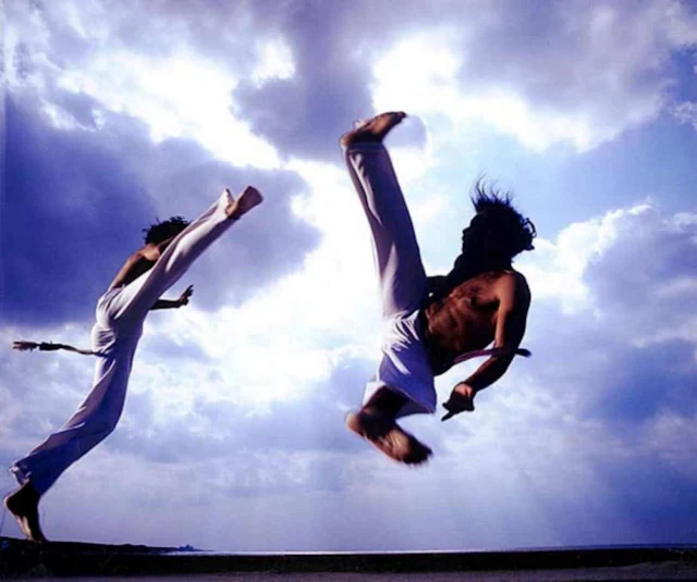 Resultado de imagem para capoeira saltos