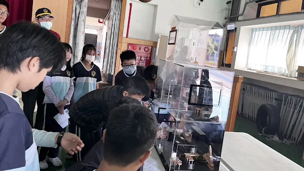 ▲防災關卡「濃煙屋體驗」。（記者林明佑翻攝）