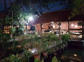 suasana malam hari di Pondok Laras, Depok