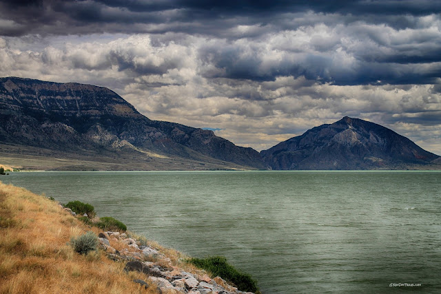 Yellowstone Lake east entrance Absaroka volcanics Buffalo Bill Cody Wyoming copyright RocDocTravel.com