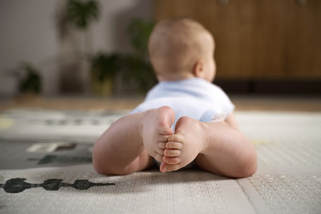 Sinais de que o bebê está se preparando para andar