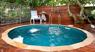 kolam renang belakang rumah