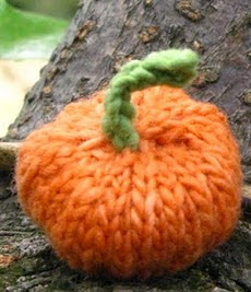 http://translate.google.es/translate?hl=es&sl=en&tl=es&u=http%3A%2F%2Fwww.naturalsuburbia.com%2F2010%2F10%2Fknitted-pumpkin-pattern.html