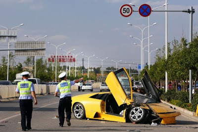 Lamborghini sedang di pandu uji mekanik alami kemalangan