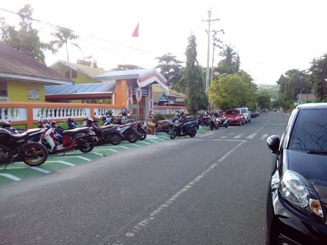 Sejumlah Sekolah Di Selayar, Gunakan Bahu Jalan Jadi Parkiran