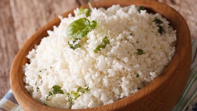 Por que a forma que cozinhamos o arroz pode prejudicar a saúde