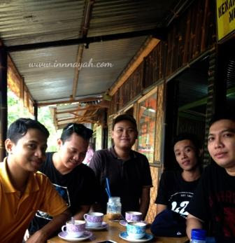 warung kopi petungkriyono, warung kopi pekalongan, petungkriyono pekalongan, pekalongan, wisata pekalongan, kopi, coffee shop, warkop, kopi arabika, kopi robusta, caffe latte, cappucino, kopi vietnam, espresso, curug bajing, jenis kopi, 