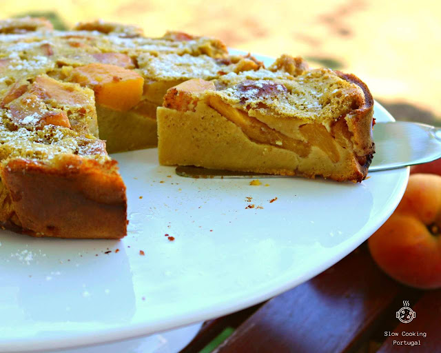 Slow cooker peach cake