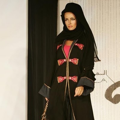 Abaya Fashion 2011 on Phone Number  Arab Fashion Show 2011different Style Dresses And Abayas