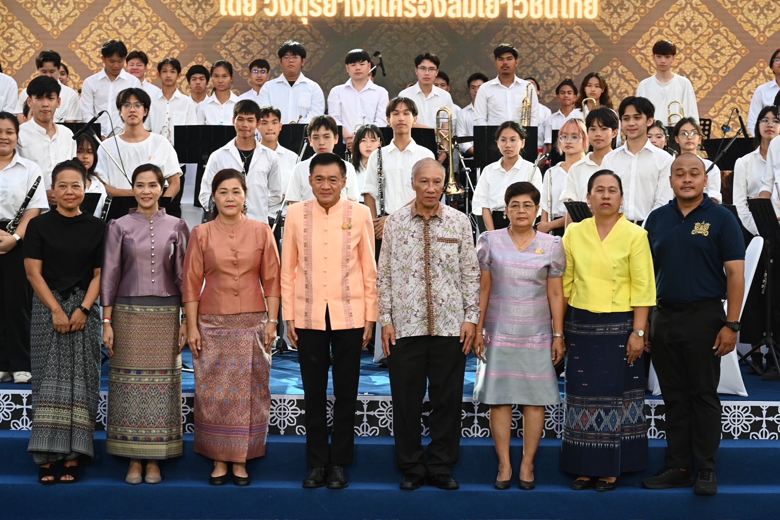 สวธ.เสิร์ฟเมนู 10 จังหวัด เชิดชูอาหารถิ่น พร้อมจัดการแสดงทางวัฒนธรรม-เพลงพื้นบ้าน​ สร้างความสุขให้คนเที่ยวงาน “ใต้ร่มพระบารมี 242 ปี กรุงรัตนโกสินทร์”