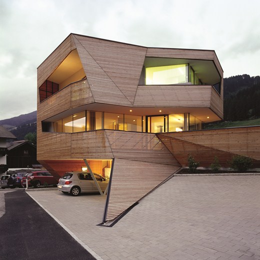 FACHADAS DE CASA CON BALCONES