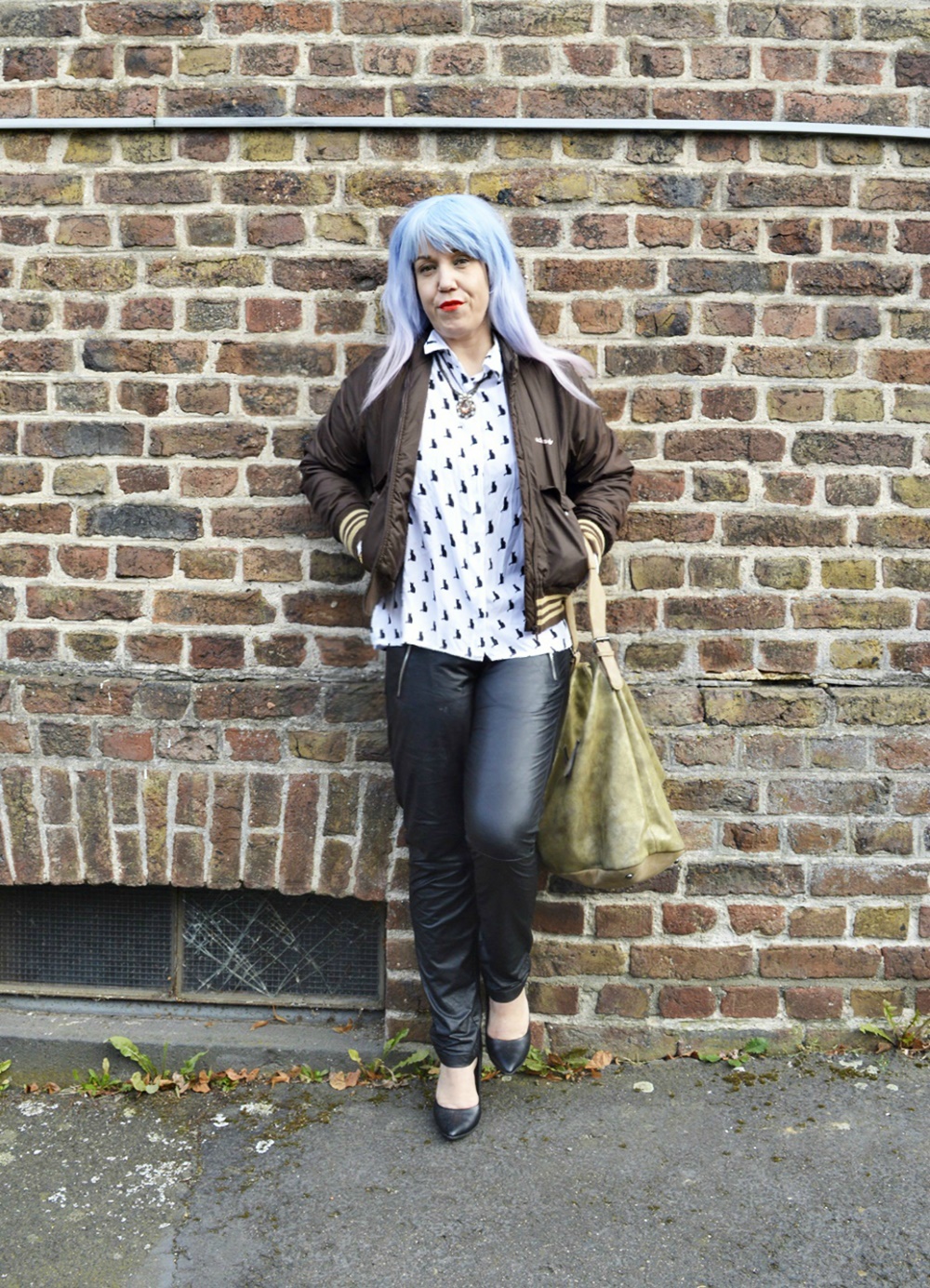 Autumn Streetstyle with Blouse & Retro adidas Blouson