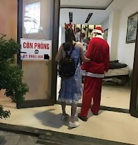 Ông già Noel này lạ quá 🥴