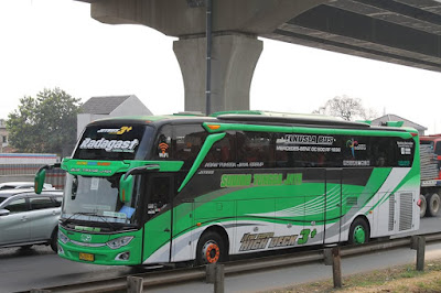 Foto Bus Sudiro Tungga Jaya Radagast