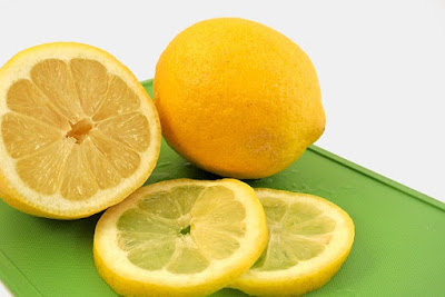 Lemon yang telah dihiris nipis