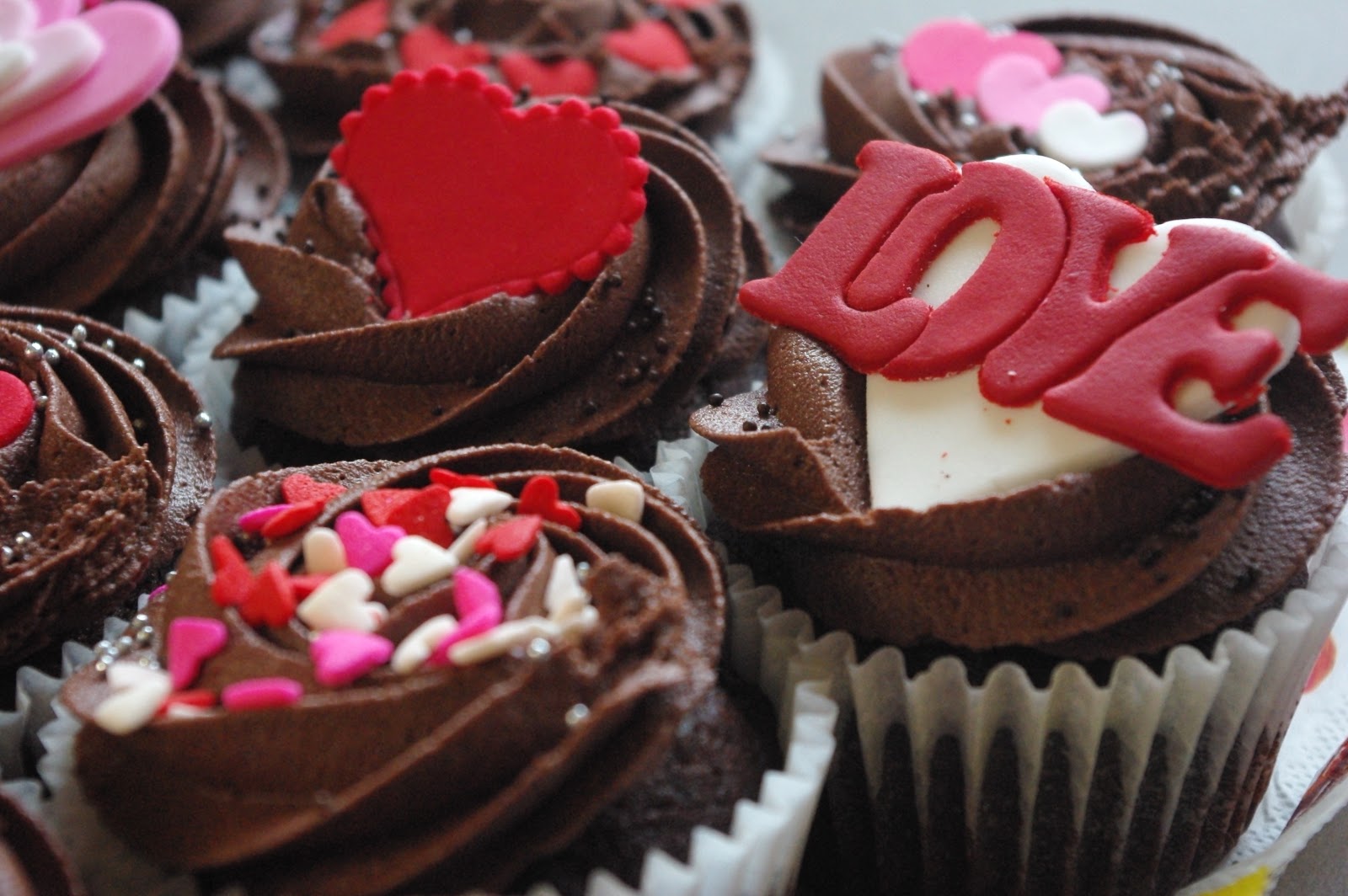 6. Latest Valentine Day Chocolate Hd Wallpaper And Picture 2014