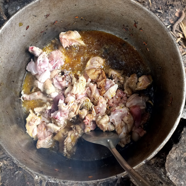 frying chicken in a pot in cameroon