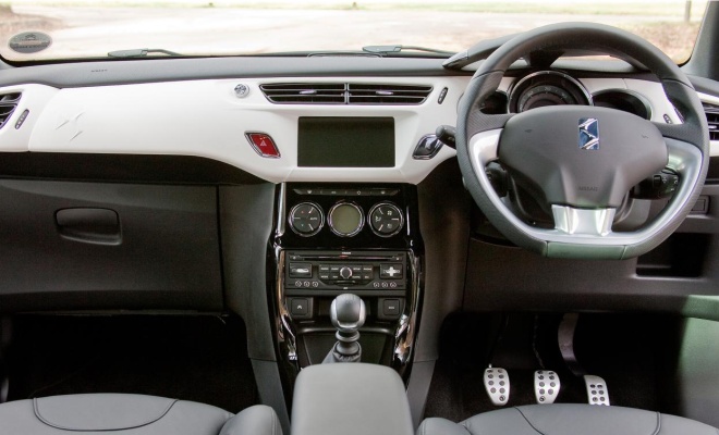 Citroen DS3 Ultra Prestige dashboard