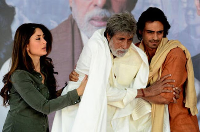 Kareena Kapoor, Amitabh Bachchan and Arjun Rampal in Satyagraha movie 