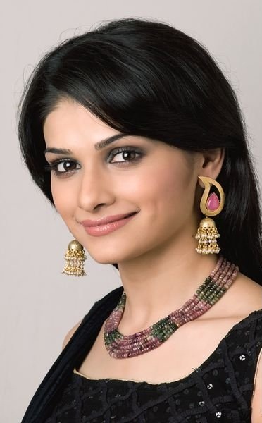 Prachi Desai HD Wallpapers Free Download