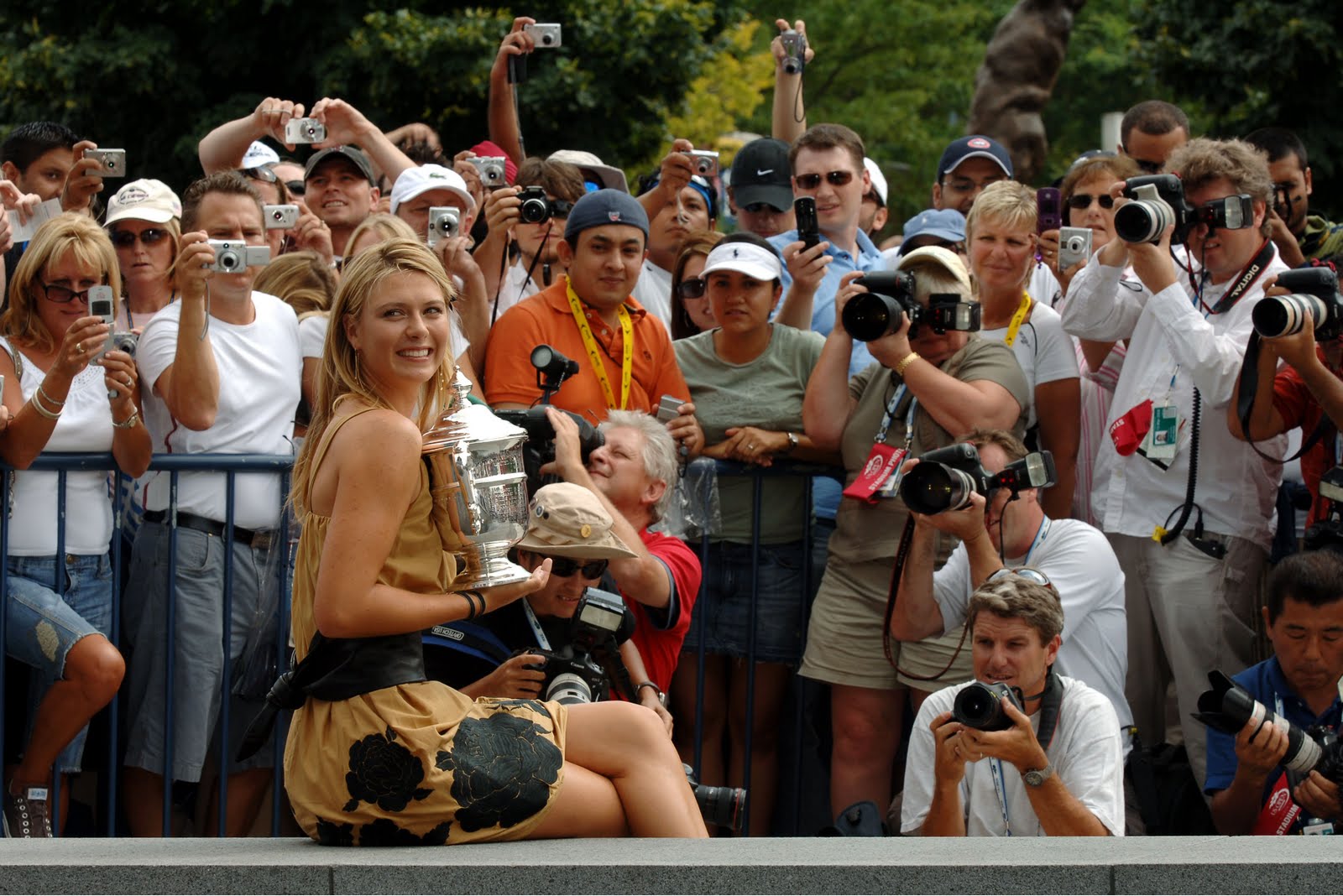 FULL WALLPAPER: Maria Sharapova with her US Open trophy in New York ...