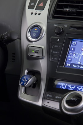 2012-Toyota-Prius-v-Luxury-inside